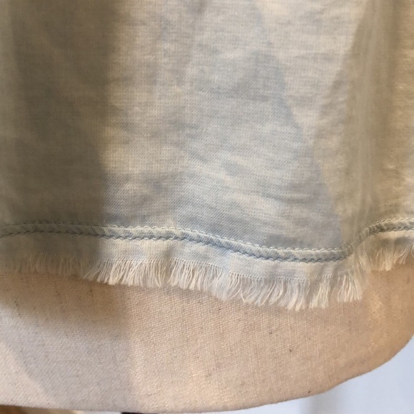 Bella Dahl revolve blue denim lightweight sleeveless top SZ M distressed edging - Picture 3 of 9